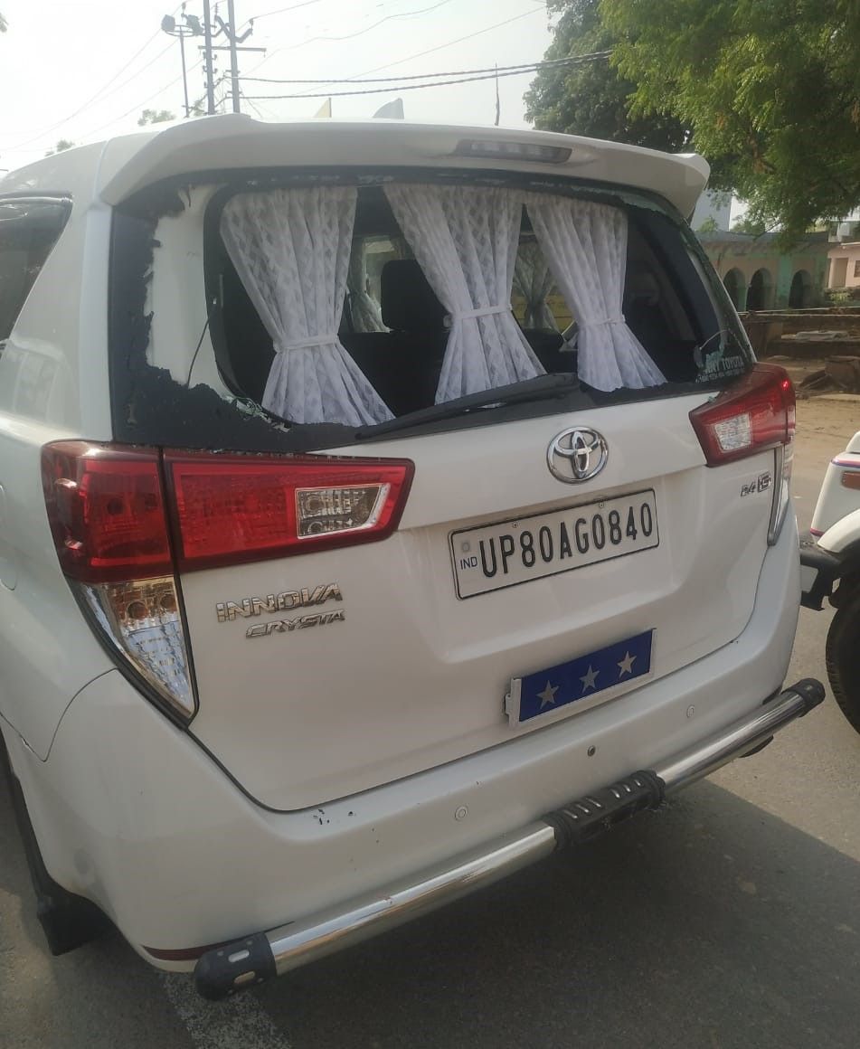Agra Zone ADG Rajiv Krishna car was broken in Aligarh