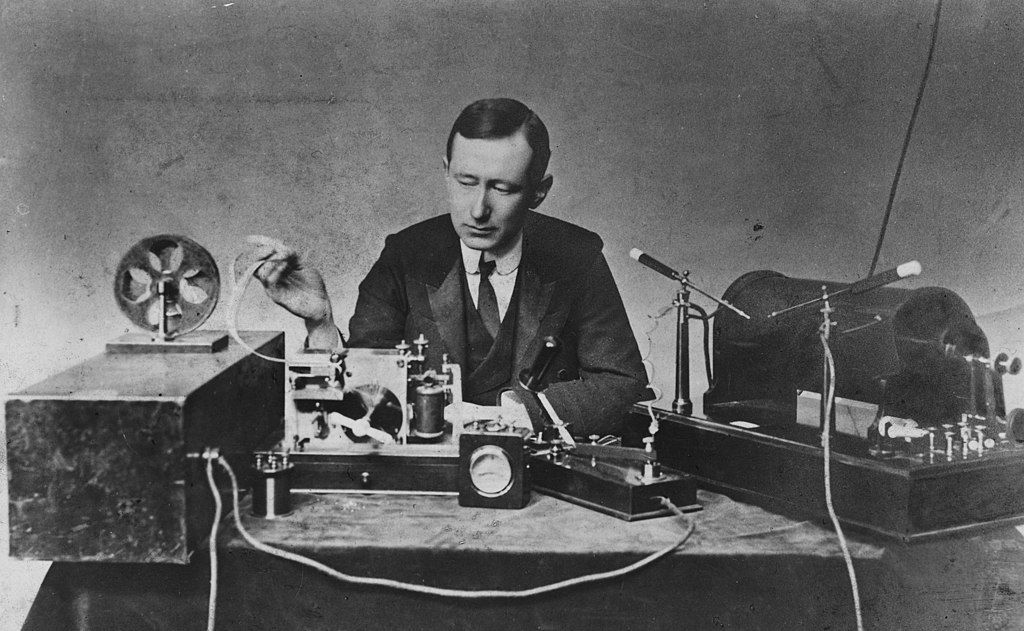 Guglielmo_Marconi_wireless_signal