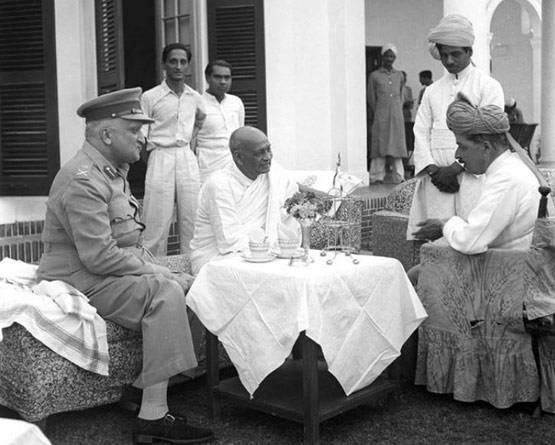 Sardar Vallabhbhai Patel with Maharaja Hari Singh1948