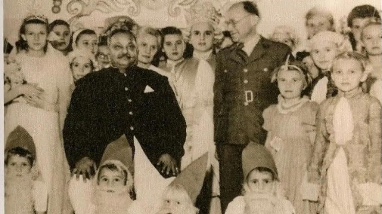 Maharaja Digvijay Singh with Polish Refugee Kids