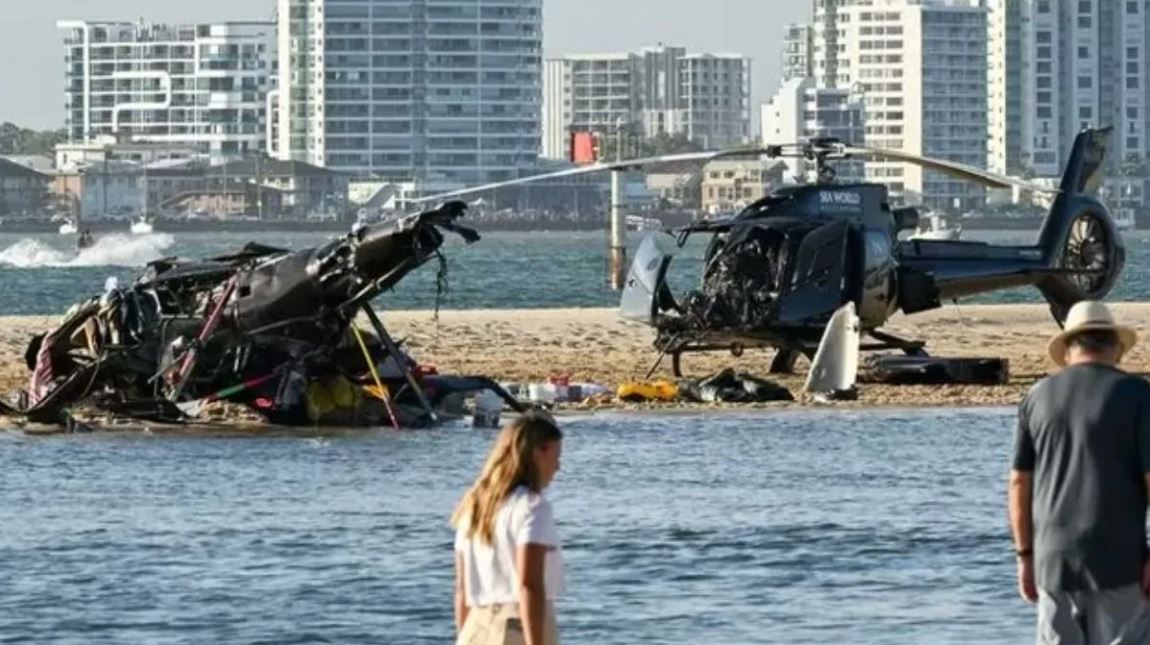two helicopters collided in queensland australia