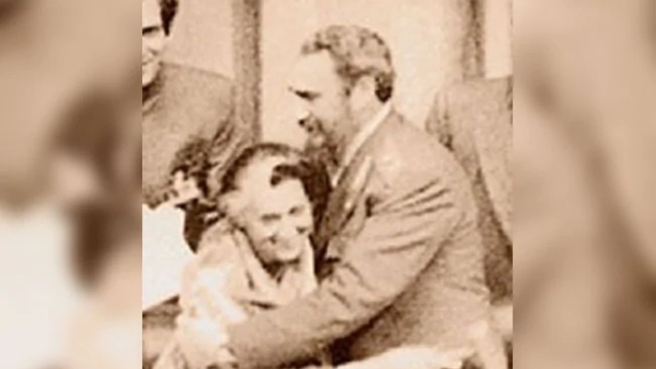 Fidel Castro Hugs Indira Gandhi