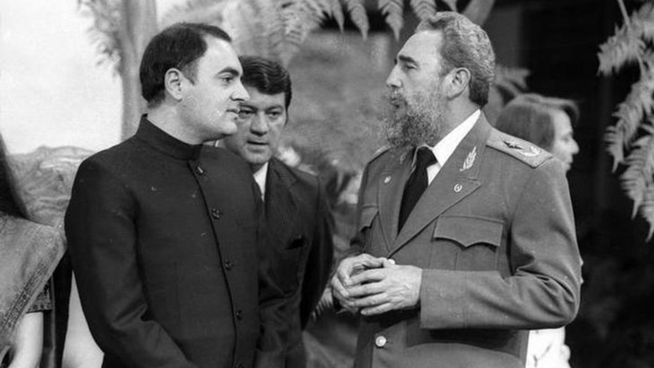 Fidel Castro with Rajiv Gandhi