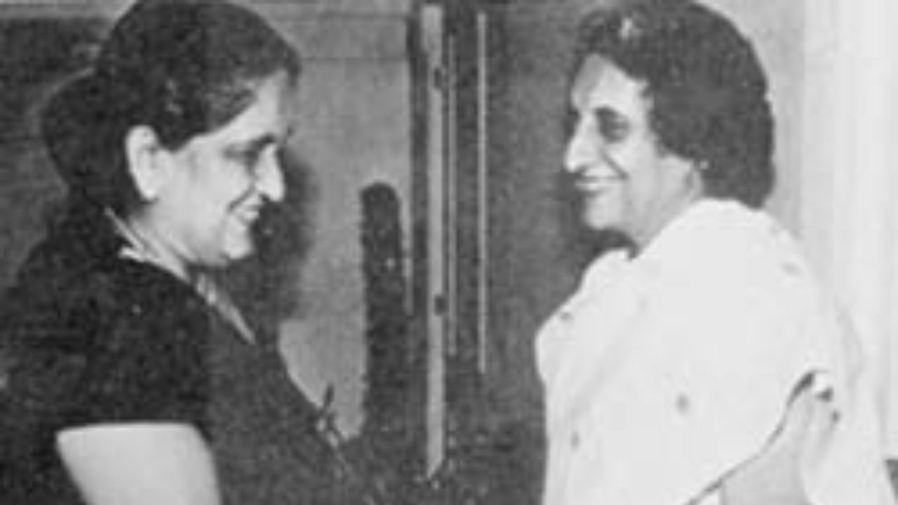 Sirimavo Bandaranaik with Indira Gandhi