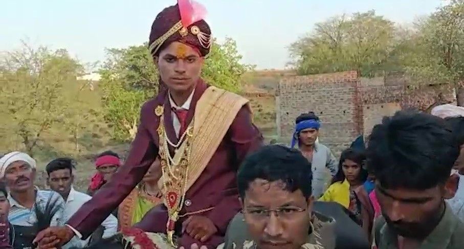 Dalit groom marriage procession in police protection