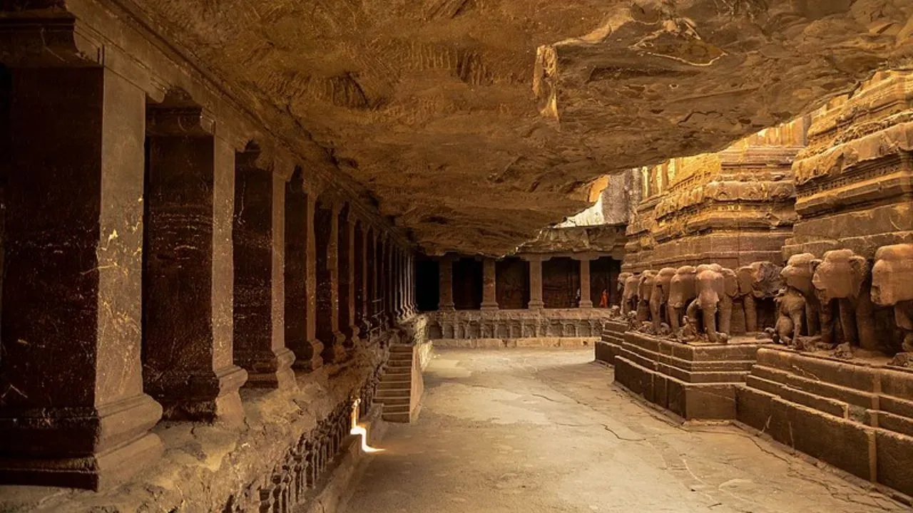 The Kailasa temple, Cave 16