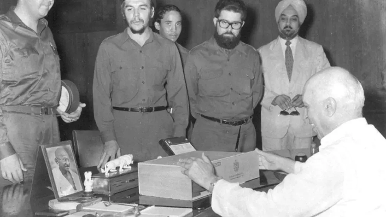 Che Guevara with Nehru smiles