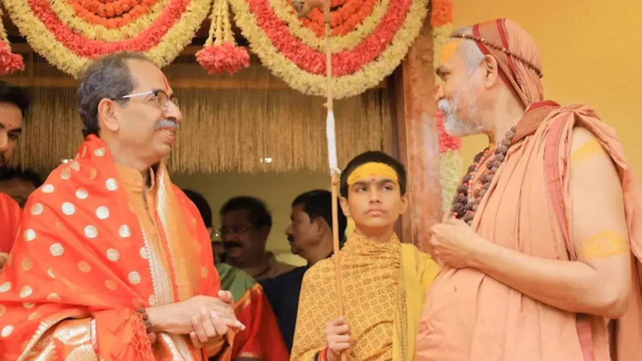 Avimukteshwaranand with Uddhav Thackeray