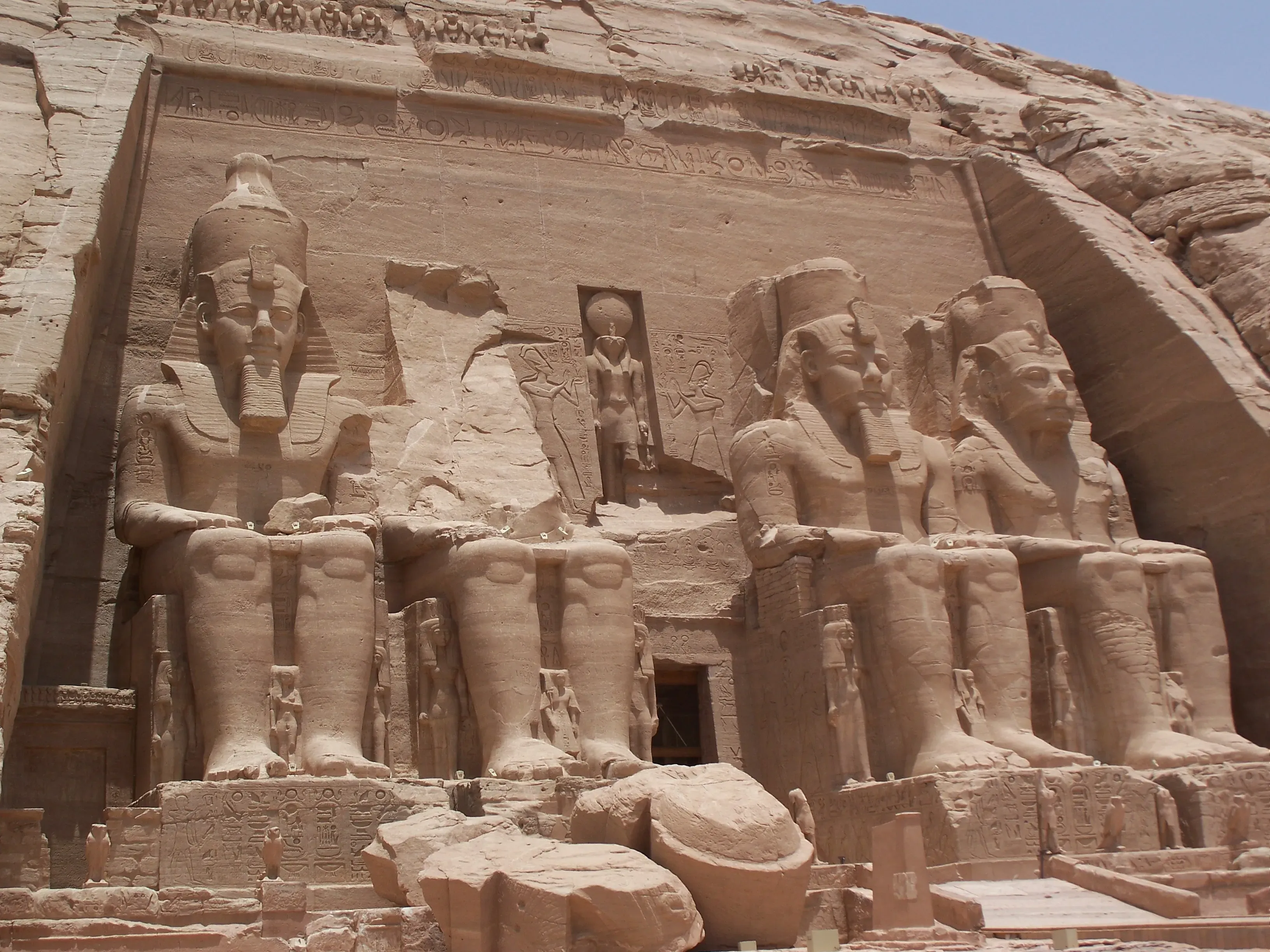 Abu simbel temple egypt