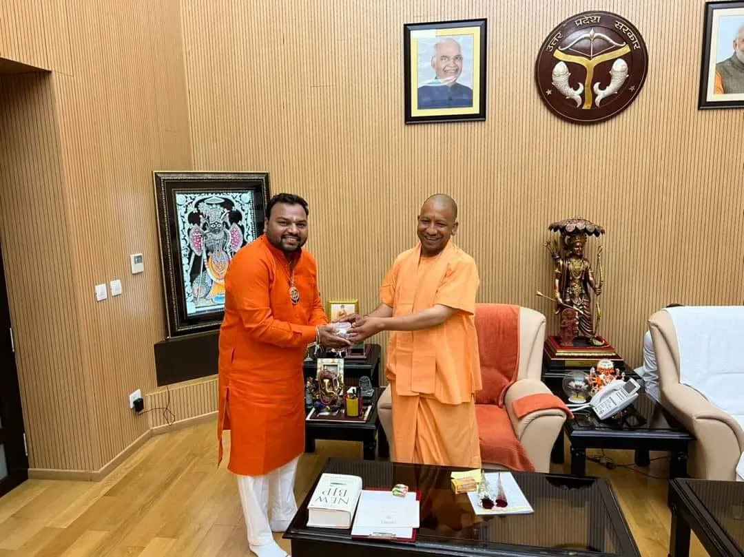 Kanhiya Mittal with cm yogi
