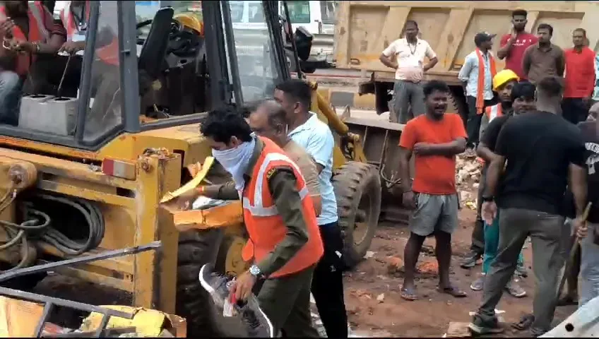 demolished shoe shop bhilai