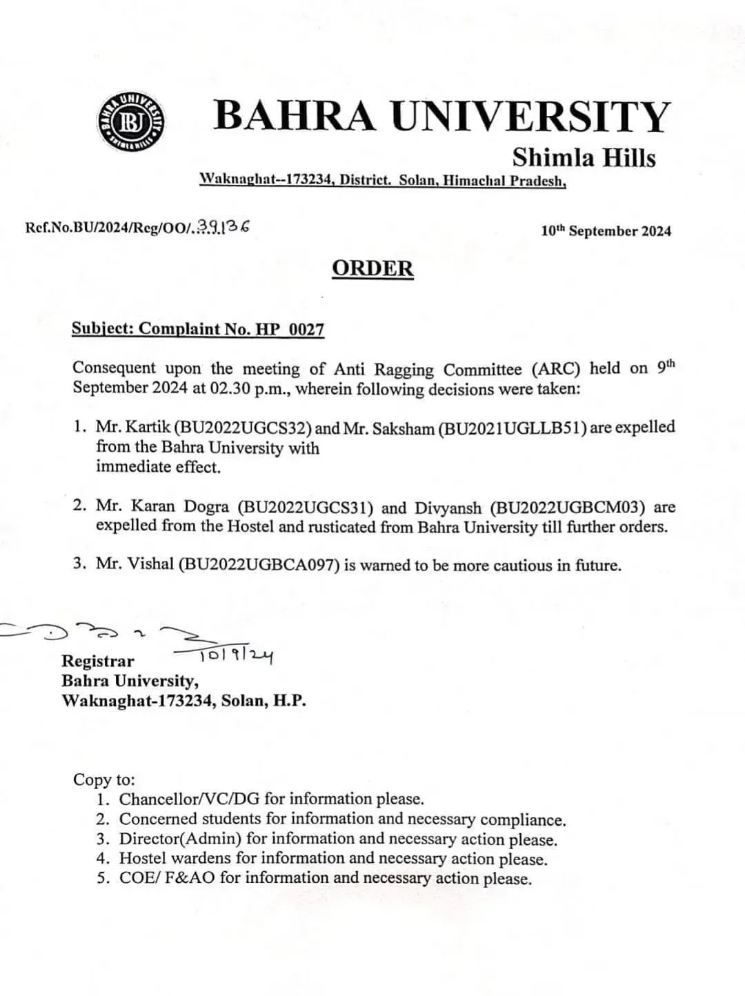 यूनिवर्सिटी ने नोटिस जारी किया है