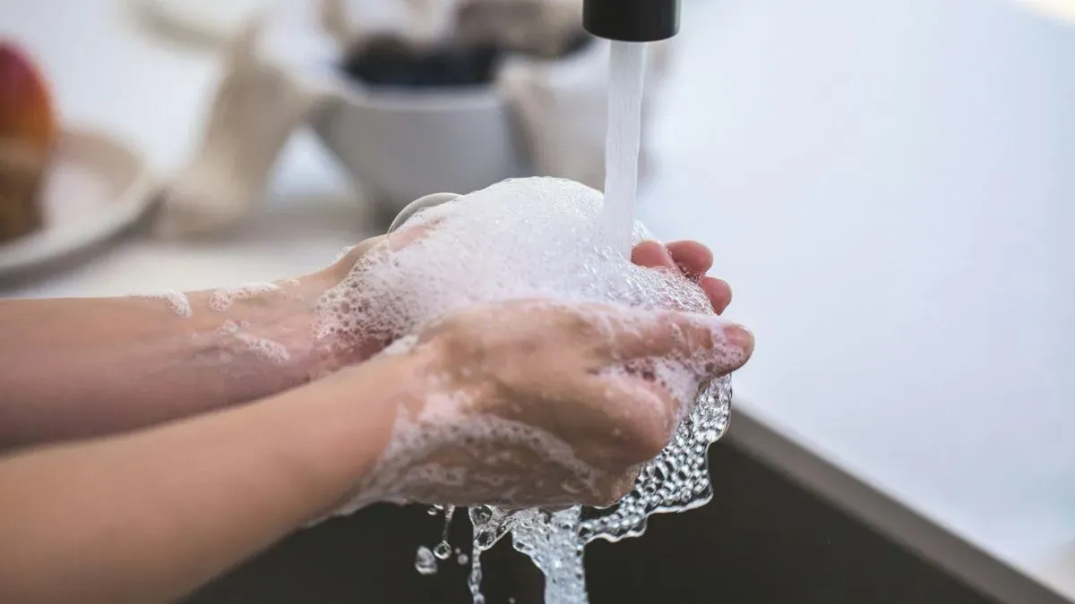 wash hand before checking sugar level