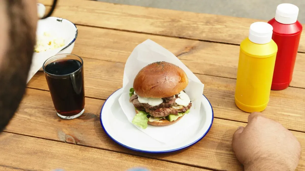 burger and fizzy drink