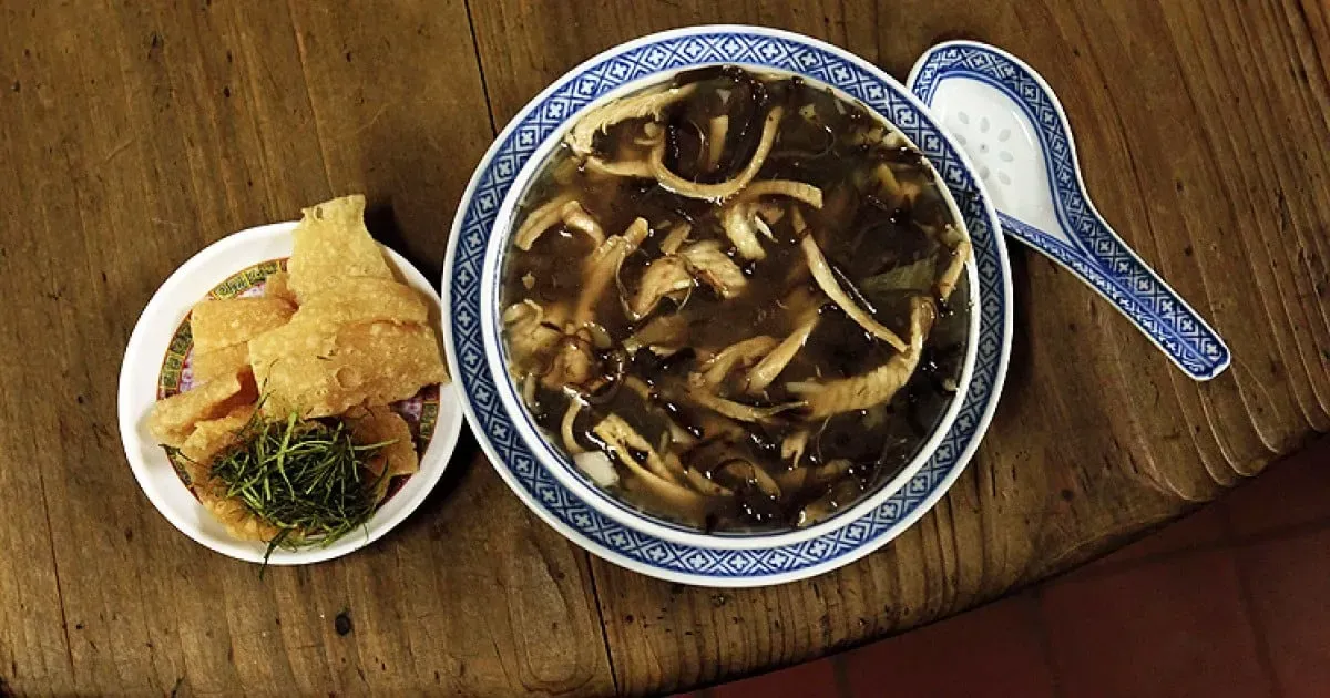 सांपों से बना सूप, जिसे खाने के लिए टुरिस्ट आते है