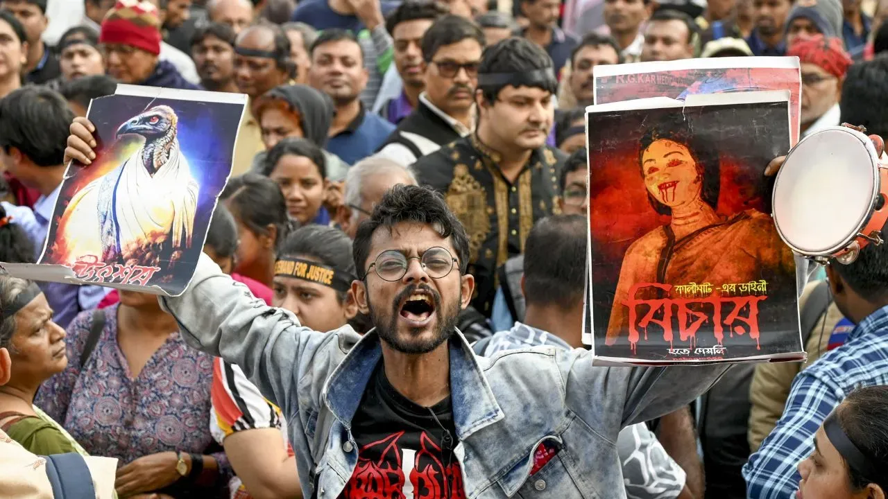 kolkata doctor rape murder case victim parents not seeking death for convict sanjay roy calcutta high court