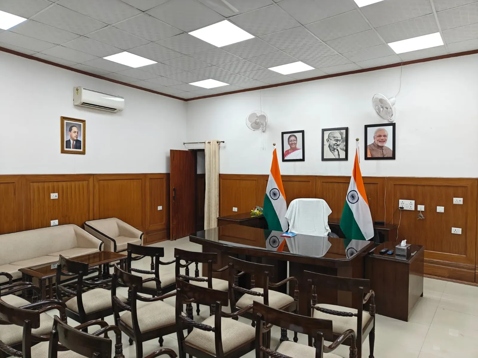 र्