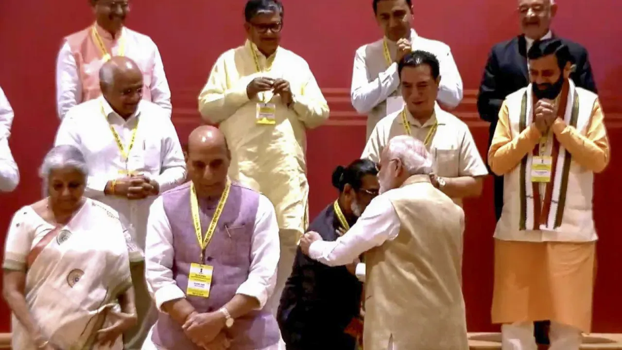 Modi With Hemant Soren
