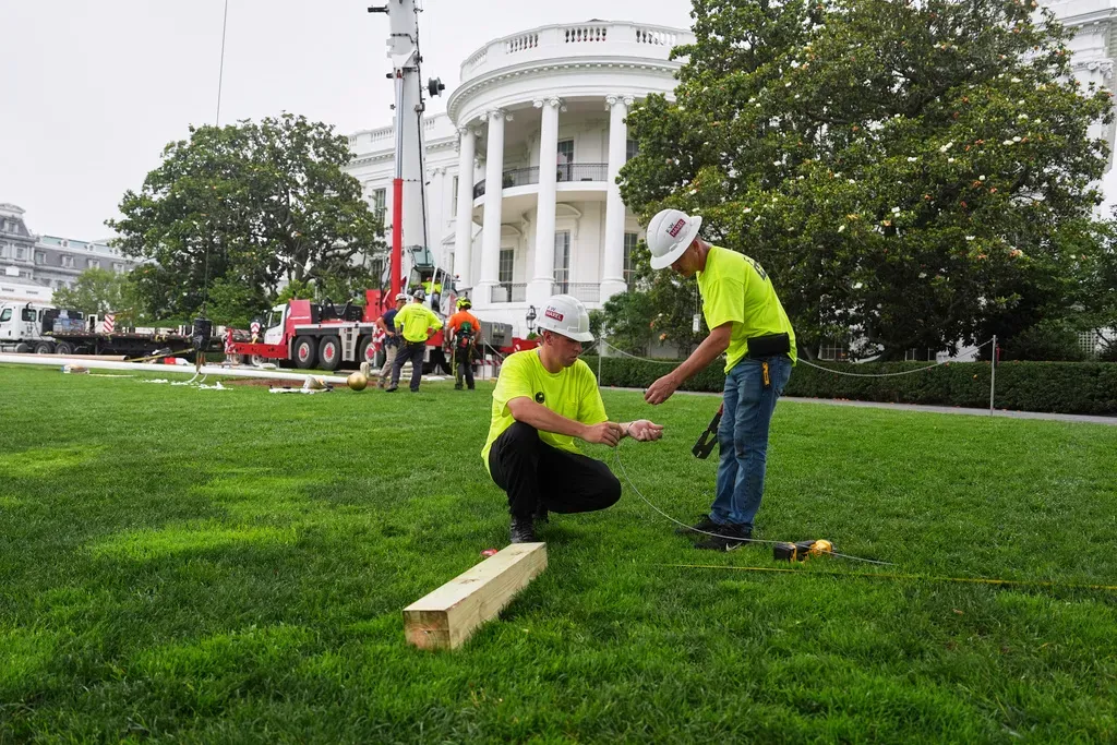 White House Pole