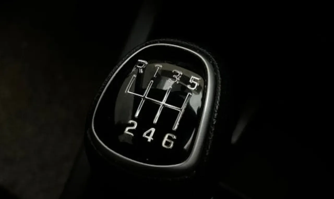 reverse_gear_in_runnung_car