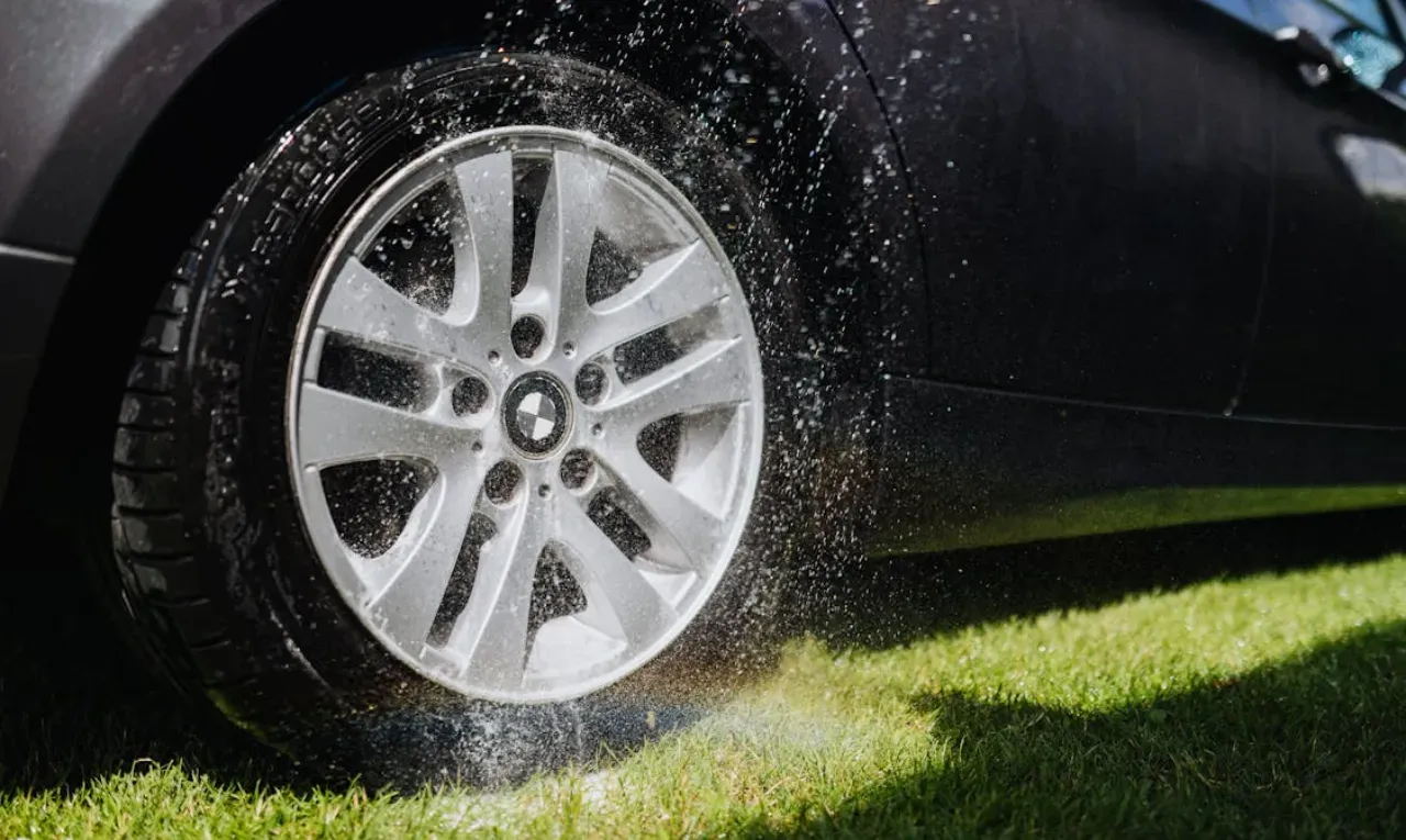 car_tyre_replacement_signs