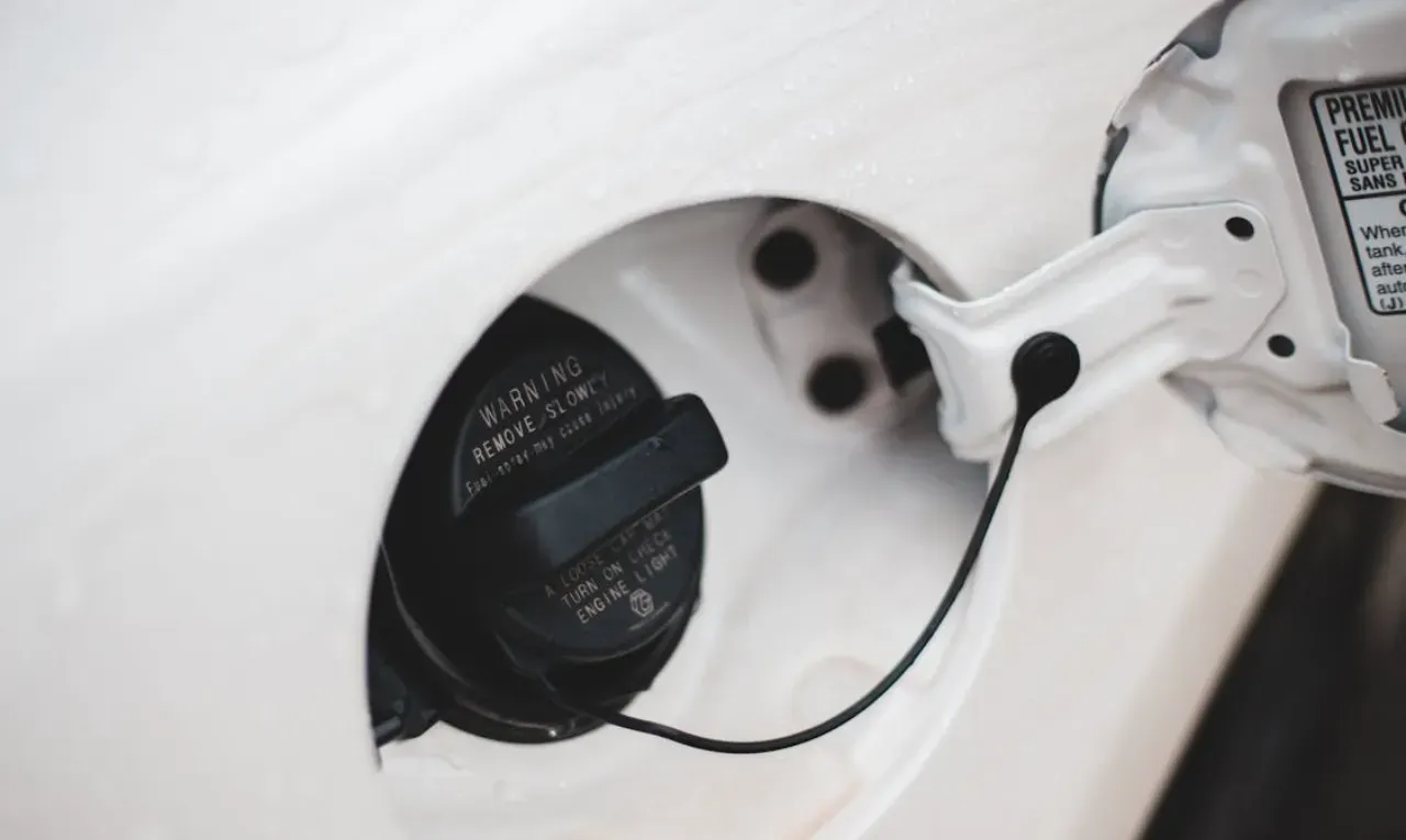 fuel_cap_clicking_sound