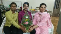upsc_topper_kartikeya_jaiswal_with_his_parents