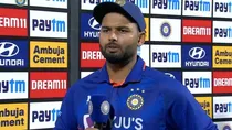 Sunil Gavaskar unhappy on Pant's descision to send Axar before Karthik for batting