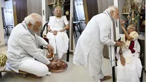 PM Modi with mother Hiraben 