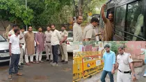 police_arrested_yuva_halla_bol_activists