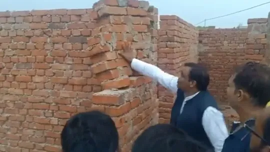 UP Raniganj MLA RK Verma inspection viral video