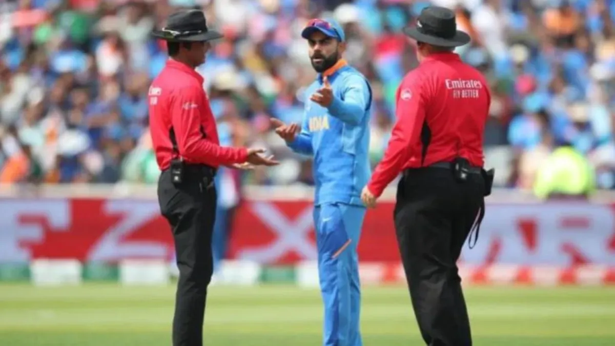 Ball stuck in helmet, is that a catch?