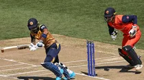 Sri Lanka beat Netherlands by 16 runs to qualify for Super 12