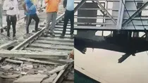 Maharashtra foot over bridge collapse