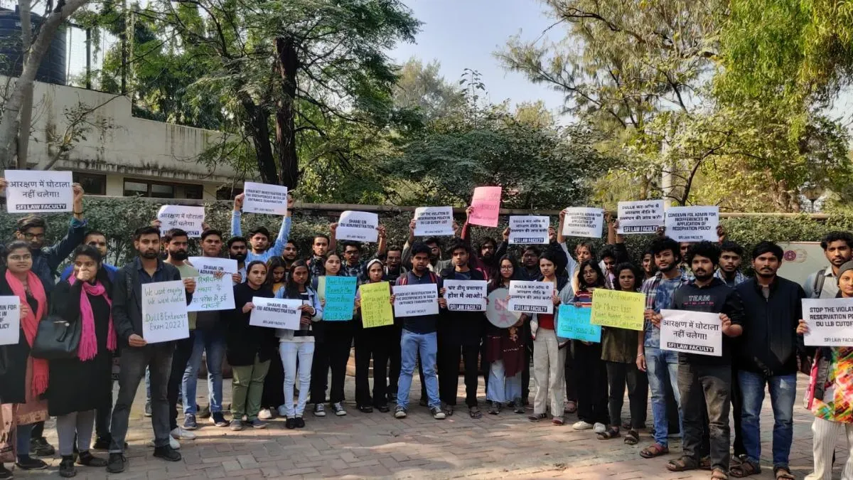 DU LLB Entrance Exam 2022 Candidates demand reassessment of result. Complaint of many dicrepancies in exam.