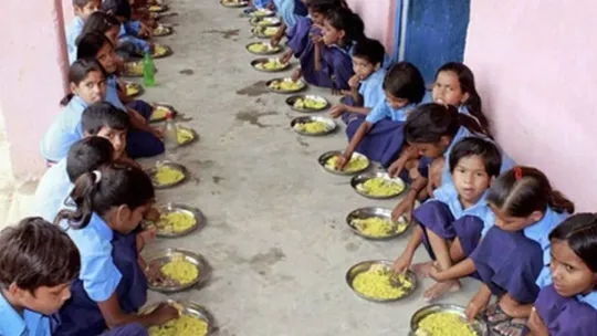 paschim champaran mid-day meal 100 children fell ill 