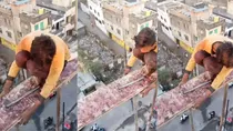 Twitter viral video of labourer working