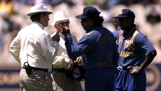 Arjuna Ranatunga fought for muttiah muralitharan  vs England in 1999 