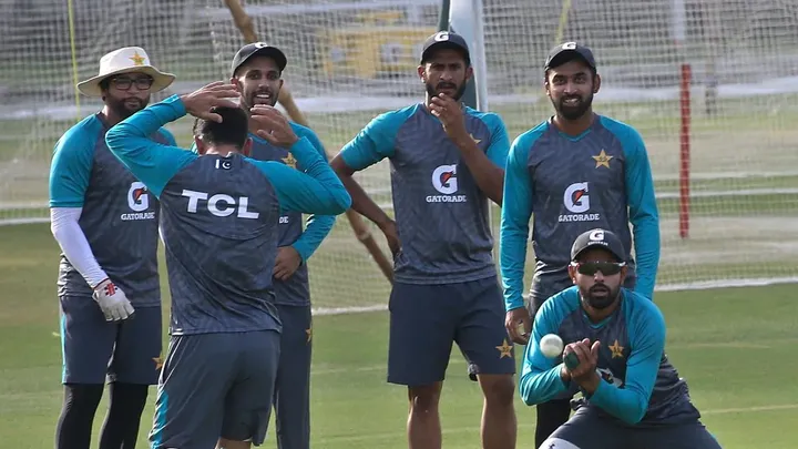 Pakistan Cricket Team trolled by kamran akmal over 