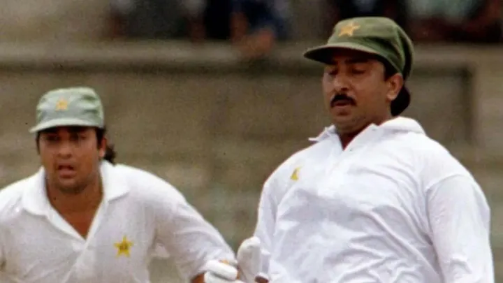Pakistan captain Saleem Malik chose bird during toss
