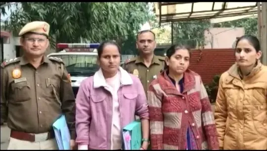 Delhi 7 year old girl was being burn by relative