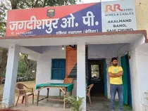 youtuber manish kashyap surrenders at jagdishpur police station bihar