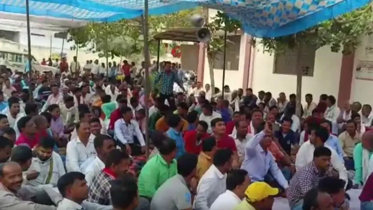 Uttar Pradesh Power Department employees went on 72 hour long strike 
