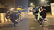 Police books Biker for doing stunt with 2 women without helmet in Mumbai