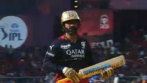 Dinesh Karthik out on his 15th duck in IPL