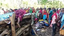 chhattisgarh naxal attack martyr wife lie down on his funeral pyre