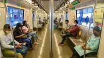 couple kissing inside delhi metro video went viral social media DMRC 