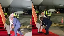 Prime Minister of Papua New Guinea James Marape seeks blessings of Prime Minister Narendra Modi