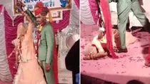 Women dancing on Ghoomar, faints, husband reaction trolled