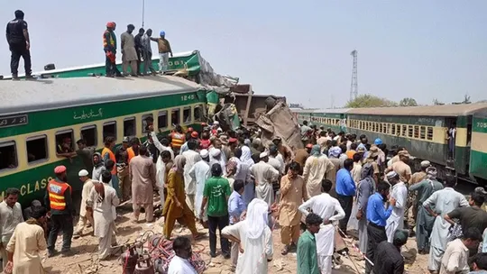 25 Killed, Over 80 Injured After Train Derails In Pakistan